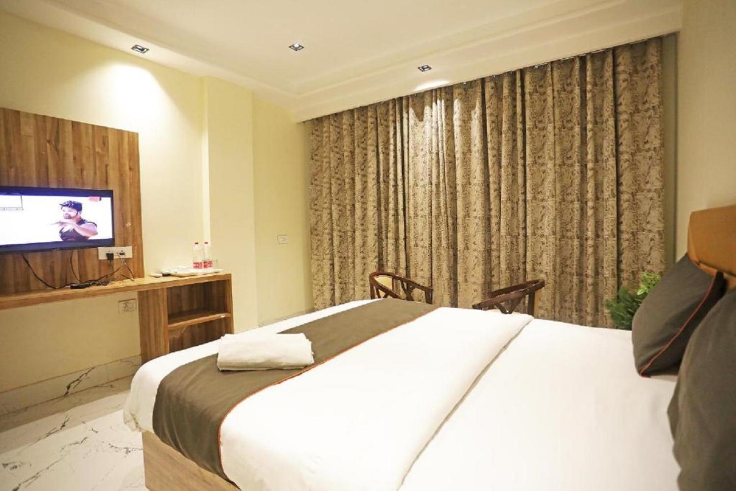 Hotel Royal Paradise By Kdson New Delhi Exterior photo